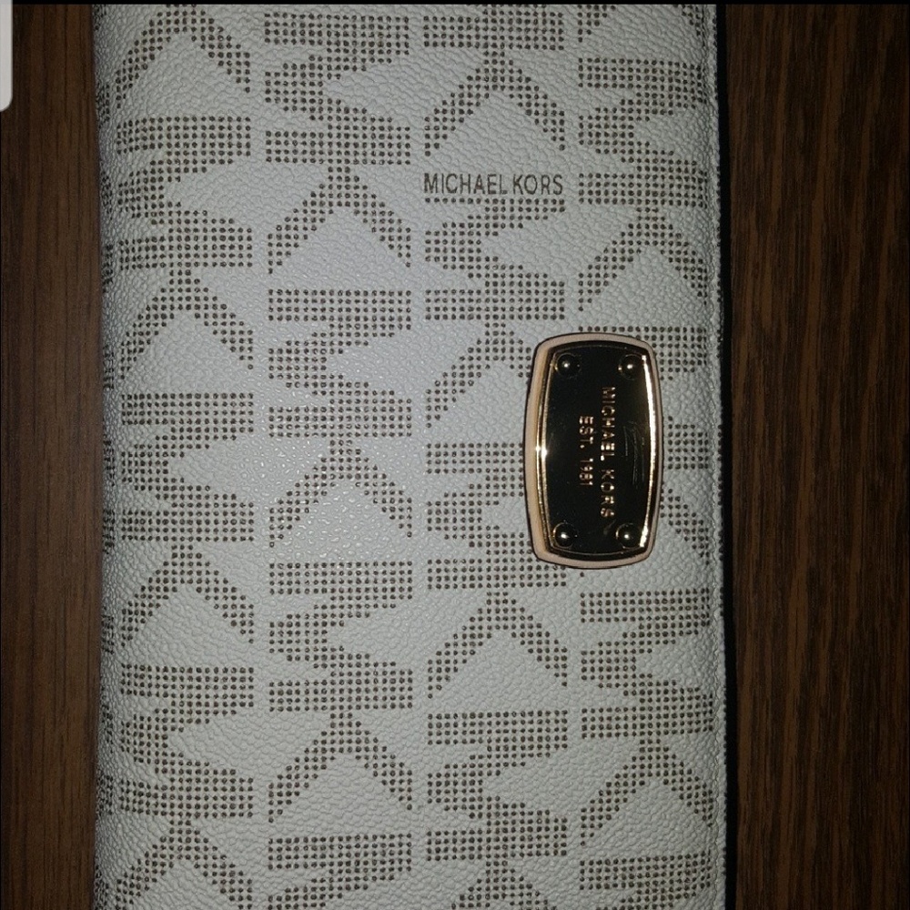 Michael kors extra large wallet